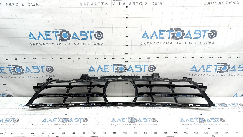 Lower grille of the front bumper BMW X5 G05 19-23 under the radar, cracks, missing fragments