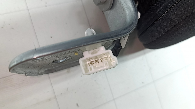 The back of the rear row of seats, left, Tesla Model 3 18-23, black leather, with a belt and heating, is wrinkled