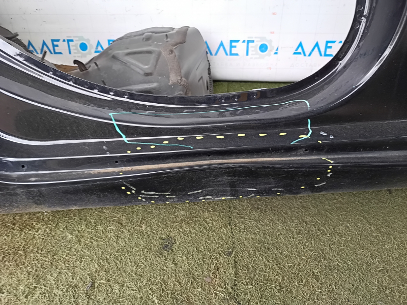 A quarter wing of the rear right Chevrolet Malibu 16-25 was cut off with the central pillar, black, dented, with bumps