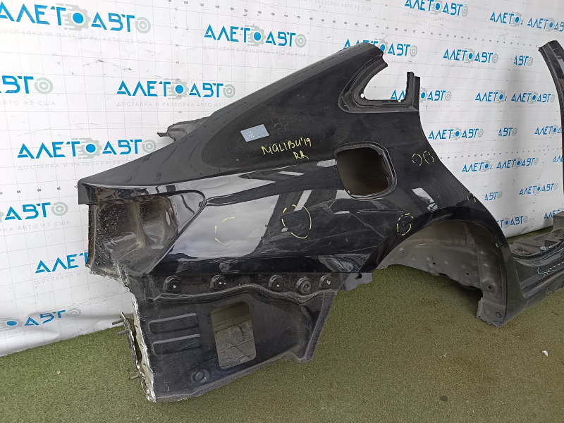 A quarter wing of the rear right Chevrolet Malibu 16-25 was cut off with the central pillar, black, dented, with bumps