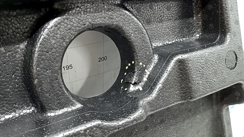 The foam plastic of the trunk of the Mercedes X167 GLS 450 580 20-26 is torn