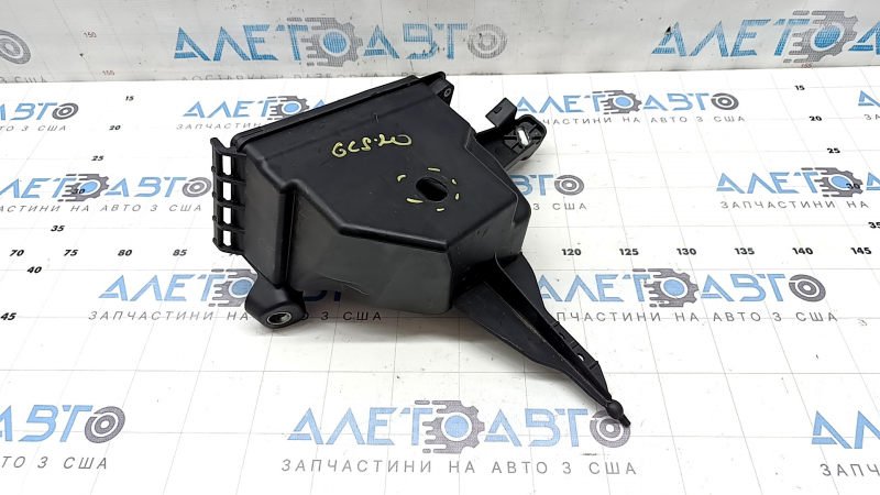 The fuse box housing under the hood of the Mercedes X167 GLS 450 580 20-26 is not a factory hole
