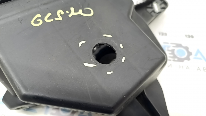 The fuse box housing under the hood of the Mercedes X167 GLS 450 580 20-26 is not a factory hole