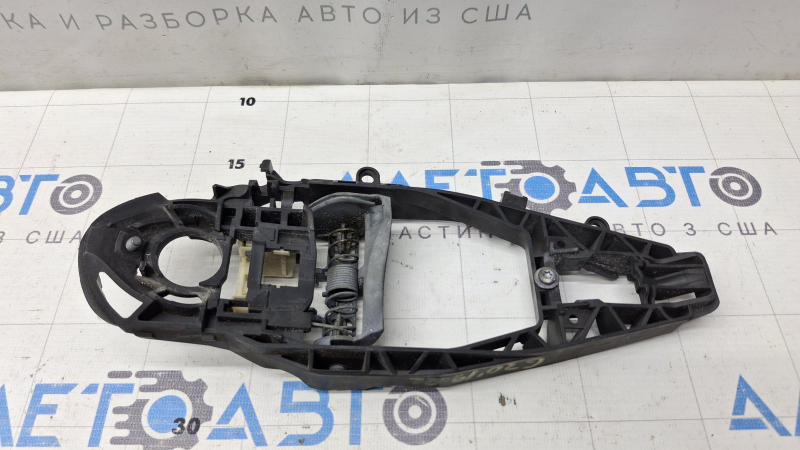 The mechanism of the rear left door handle of BMW 3 G20 19-26 for keyless operation, the handle mount is missing