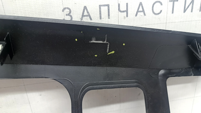 The front panel trim of the driver's footwell of the Alfa Romeo Giulia 17-24 has broken fasteners