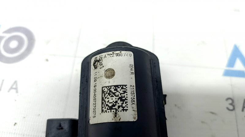 The actuator of the exhaust manifold flap, rear right Mercedes X167 GLS 450 20-26, the mount is broken