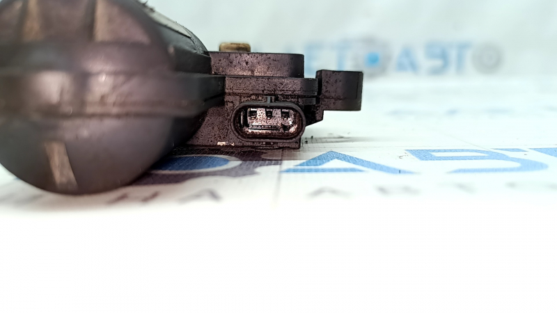 The actuator of the exhaust manifold flap, rear right Mercedes X167 GLS 450 20-26, the mount is broken