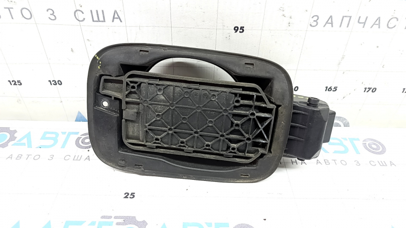 The fuel filler flap housing of the Audi A4 B8 08-16 sedan has a torn seal