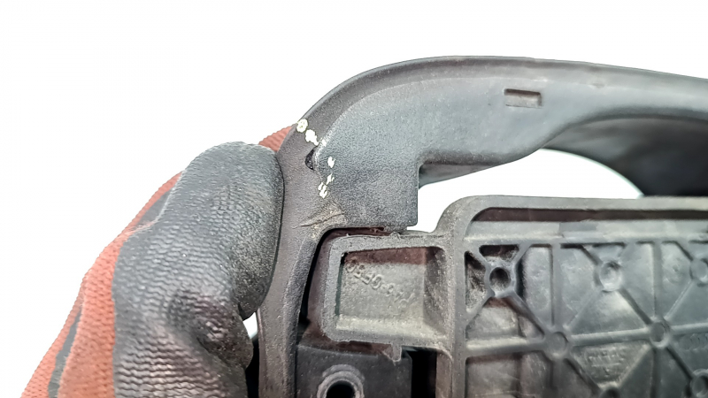 The fuel filler flap housing of the Audi A4 B8 08-16 sedan has a torn seal