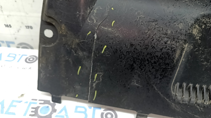 Front right underbody protection Audi A4 B8 08-16, cracks, missing fragment