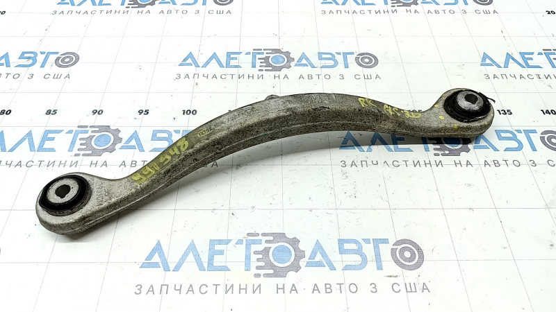 The longitudinal rear right arm of Mercedes X167 GLS 450 580 20-26 has a torn silent block, the silent block is crushed