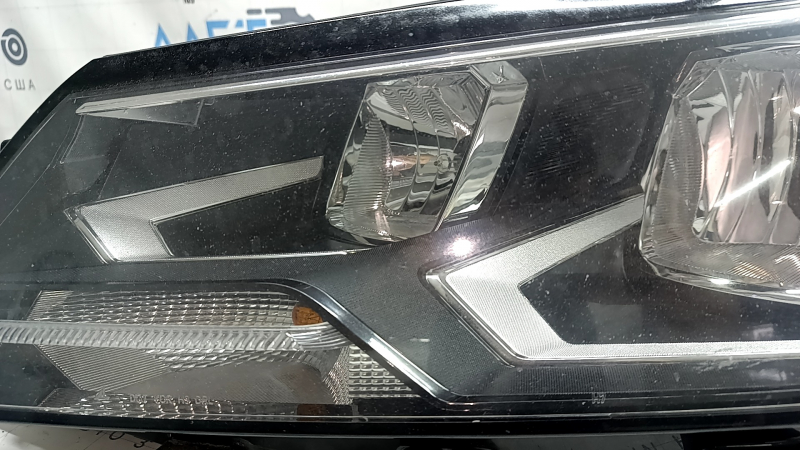 Front left headlight VW Passat b8 16-19 USA halogen, polished, worn, cobweb