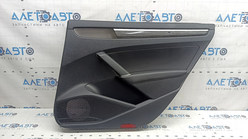 Door trim card rear right VW Passat b8 16-19 USA black, with dark gray wood trim, black leather insert, black leather armrest, worn molding, scratches