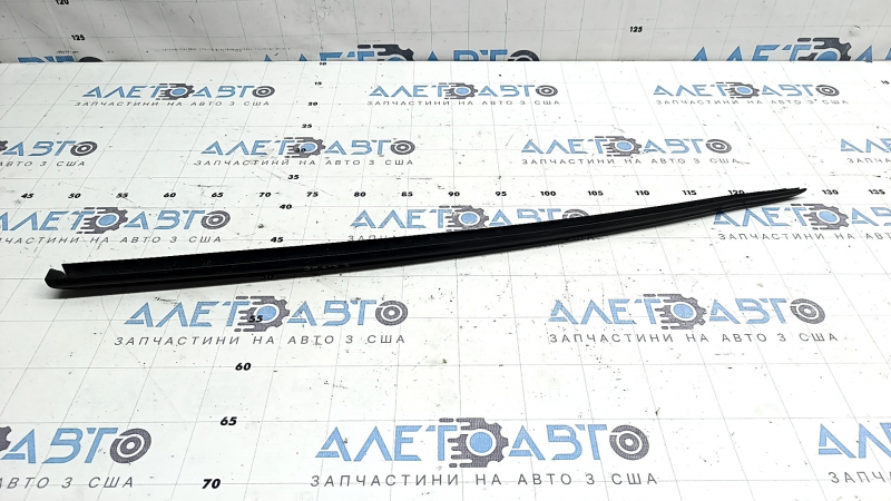 Left windshield molding Audi A3 8V 15-20 4d, 5d, cracked, scratches