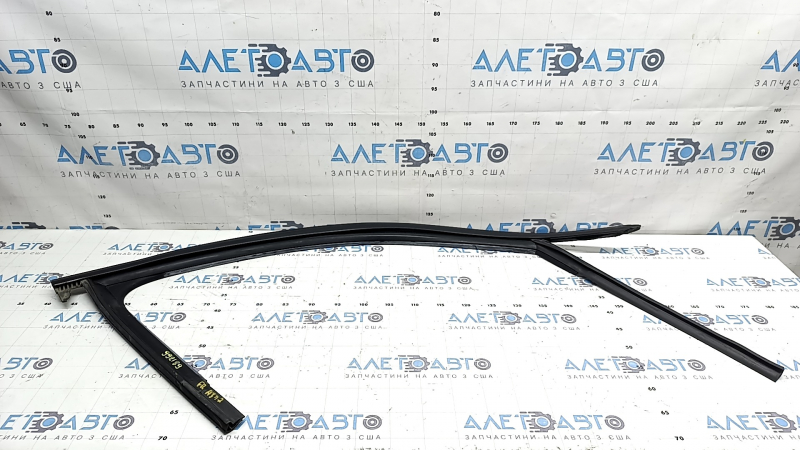 Glass seal with molding front right Audi A3 8V 15-20 4d, black, worn