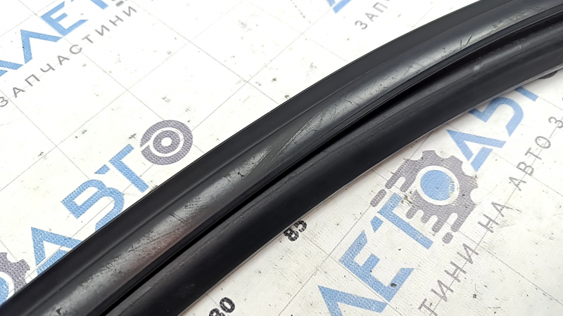 Glass seal with molding front right Audi A3 8V 15-20 4d, black, worn