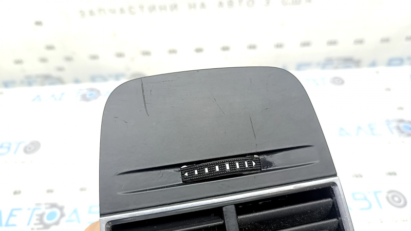 Air duct deflector for the center console of the Audi A3 8V 15-20, black with chrome, scratches