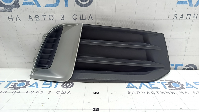 Right front bumper grille for Audi A3 8V 17-20, structure with matte chrome insert, chips