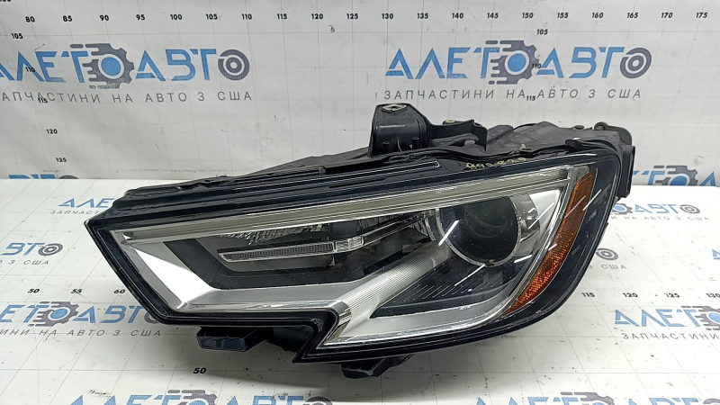 Front left headlight assembly Audi A3 8V 17-20 xenon hid with lower mount, polishable, scratches, yellowing DRL