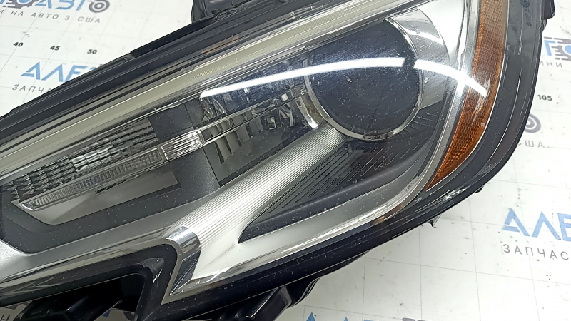 Front left headlight assembly Audi A3 8V 17-20 xenon hid with lower mount, polishable, scratches, yellowing DRL