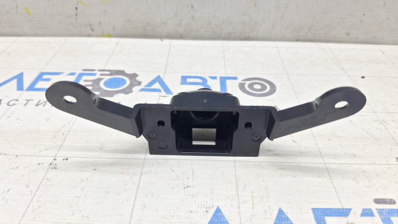 Bracket plug for front view camera Audi Q5 80A 21-24 in the grille