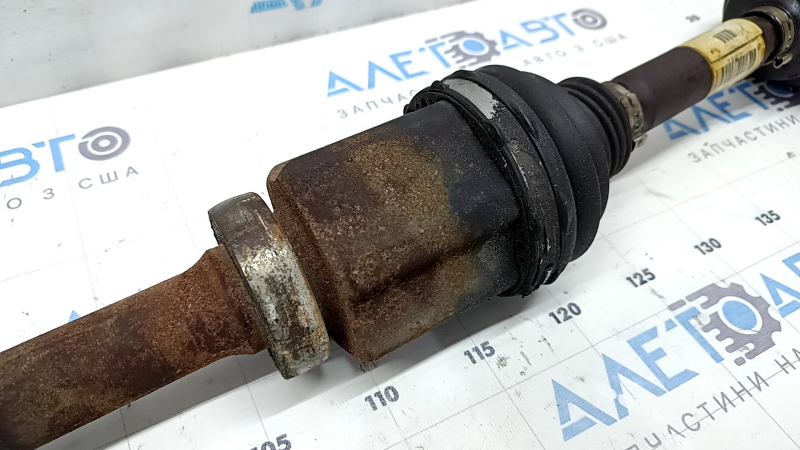 Front right half shaft of Ford Escape MK3 13-19 2.0T AWD is rusty, threads are stripped