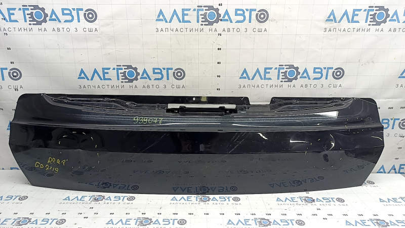 The trunk door is bare, lower part of the BMW X7 G07 19-26 black 475, dented, corrosion