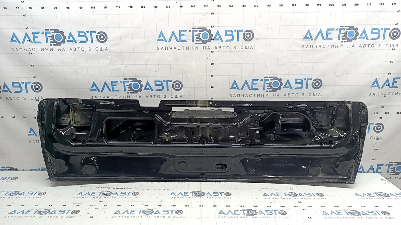 The trunk door is bare, lower part of the BMW X7 G07 19-26 black 475, dented, corrosion