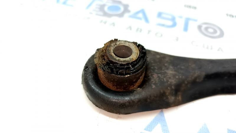 Rear left transverse control arm Ford Escape MK3 13-19 rusty, silent blocks need replacing