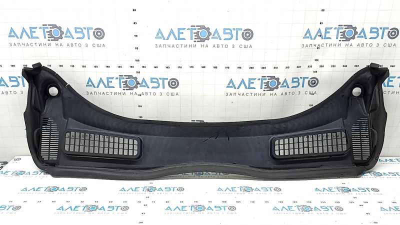 Windscreen wiper grille plastic Ford Escape MK3 13-19 broken fasteners, cracked seal