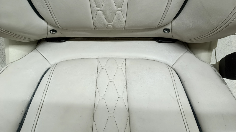 Seat 2nd row right BMW X7 G07 19-25 with airbag, electric, heated, for 6 seats, Vernasca leather, Elfenbein-Weiss, for dry cleaning, tears in the rear lower trim