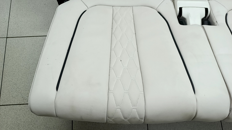 Rear row of seats 3rd row BMW X7 G07 19-22 electric, heated, for 6 seats, Elfenbein-Weiss leather, Comfort, dry-cleanable, torn seat belt latch lining