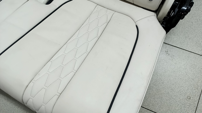 Rear row of seats 3rd row BMW X7 G07 19-22 electric, heated, for 6 seats, Elfenbein-Weiss leather, Comfort, dry-cleanable, torn seat belt latch lining