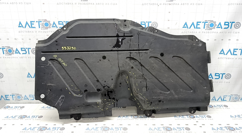 Rear left underbody protection Mercedes X167 GLS 20-26 cracks, breaks