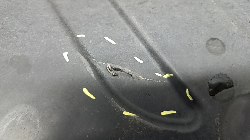 Rear left underbody protection Mercedes X167 GLS 20-26 cracks, breaks