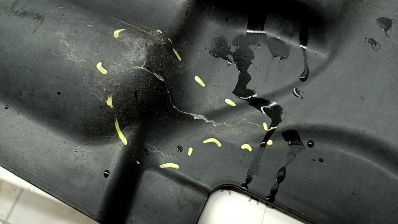 Rear left underbody protection Mercedes X167 GLS 20-26 cracks, breaks
