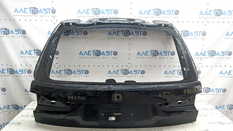 The trunk door is bare, the upper part of the BMW X7 G07 19-26 black 475, dented, bumped, in glue