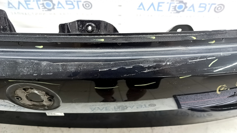 The trunk door is bare, the upper part of the BMW X7 G07 19-26 black 475, dented, bumped, in glue