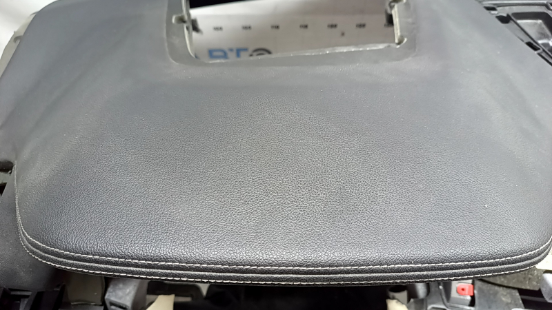 Front dashboard with AIRBAG BMW X7 G07 19-22 for projection, black and beige Merino leather, schwarz/weiss, dry-cleanable