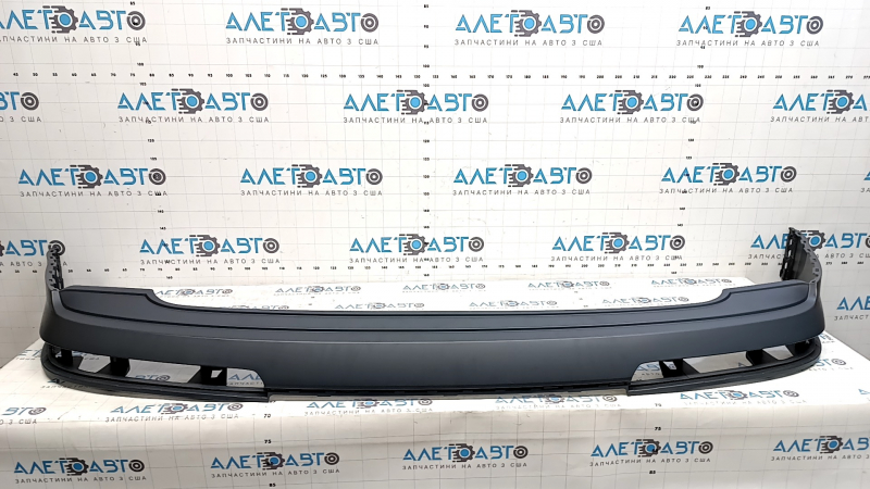 The bare rear bumper, upper part, of the Audi Q7 16-26
