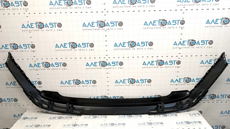 The bare rear bumper, upper part, of the Audi Q7 16-26