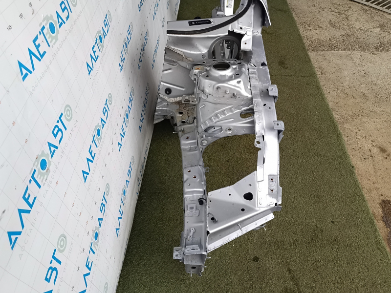 Front left quarter of Chevrolet Volt 16 - sawed off with central pillar, silver, pokes