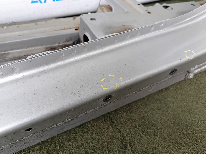 Front left quarter of Chevrolet Volt 16 - sawed off with central pillar, silver, pokes