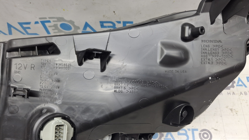 Front right headlight assembly Honda CRV 23-26 LED with black glossy molding, one mount after repair, scratch