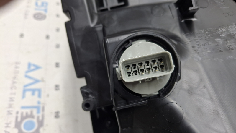 Front right headlight assembly Honda CRV 23-26 LED with black glossy molding, one mount after repair, scratch