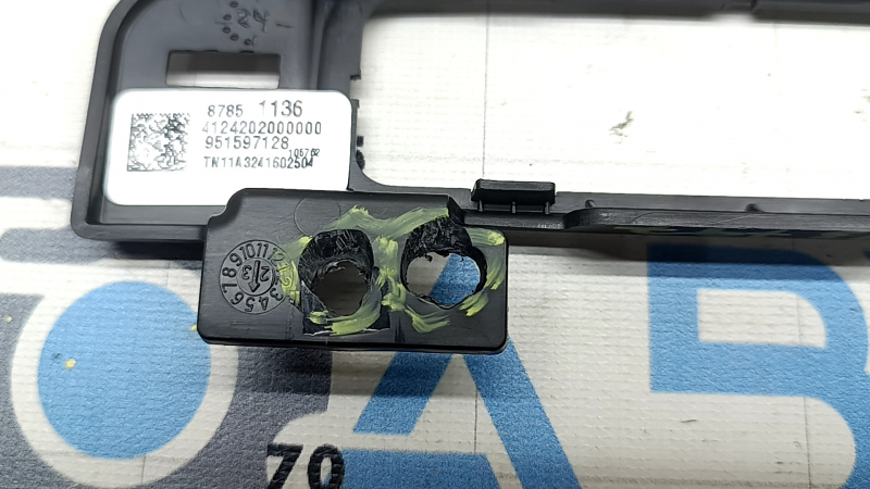 Chevrolet Equinox EV 24-26 dashboard button block bracket no fragments
