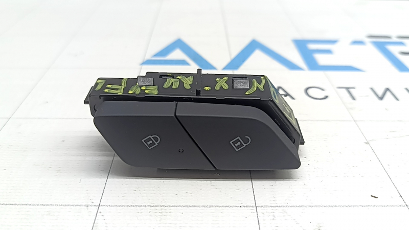 Chevrolet Equinox EV front left door lock buttons 24-26