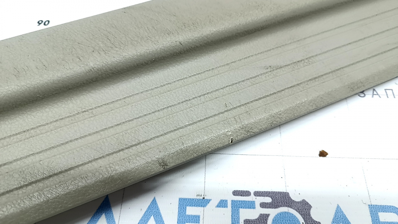 Front left door sill trim Toyota Camry v40 07-11 beige, scratches, needs cleaning