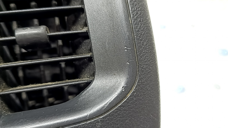 Center console trim with air vent deflector Jeep Cherokee KL 19-21 black, scratches