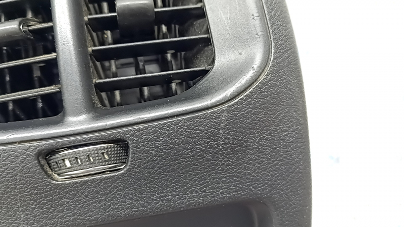 Center console trim with air vent deflector Jeep Cherokee KL 19-21 black, scratches
